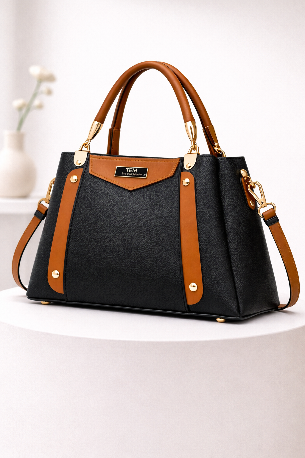 Chic Women's Handbag with Contrast Accents