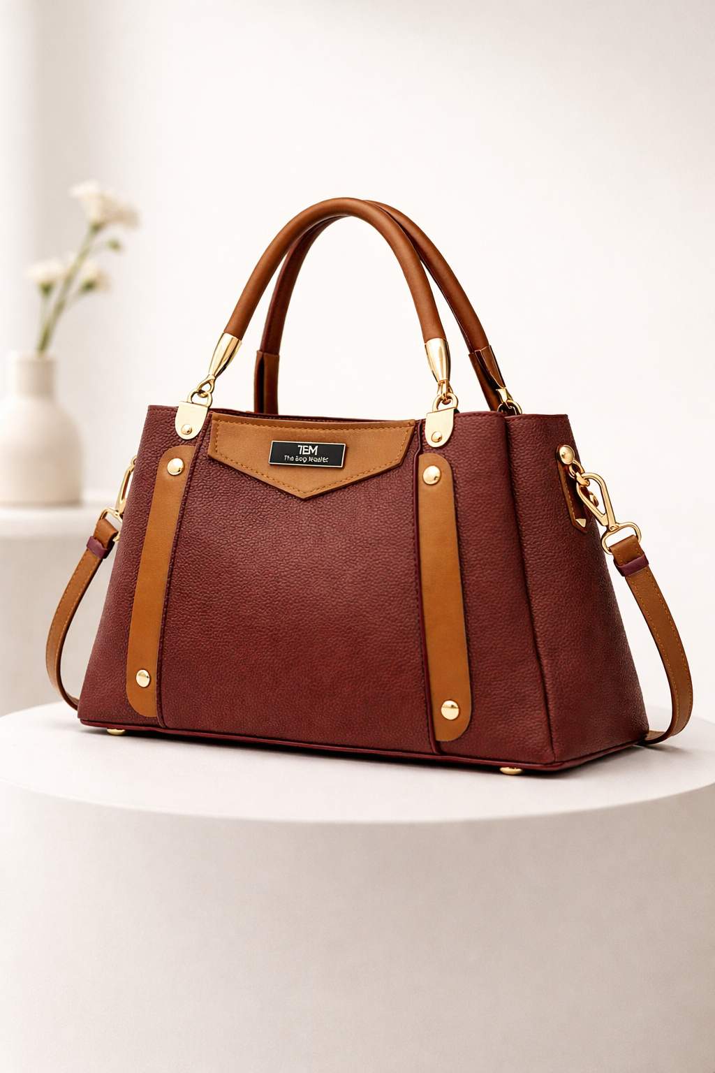 Chic Women's Handbag with Contrast Accents