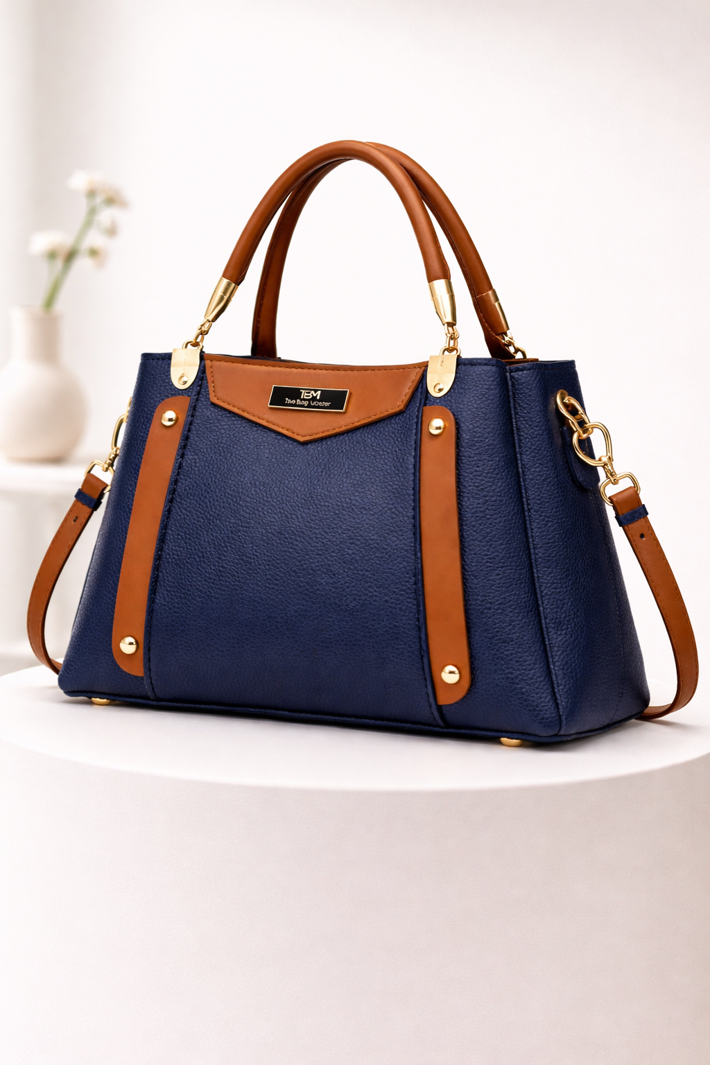 Chic Women's Handbag with Contrast Accents