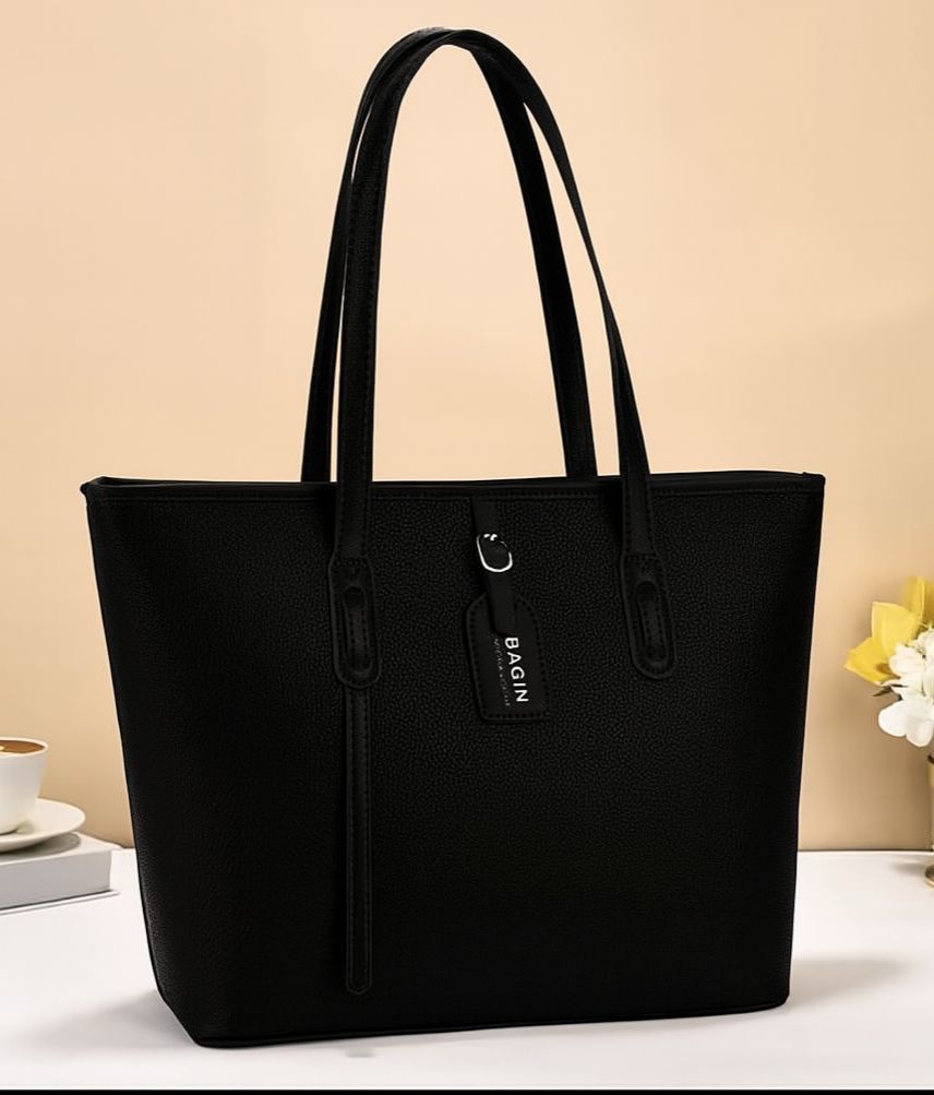 Elegant Black Tote Bag – Functional and Refined