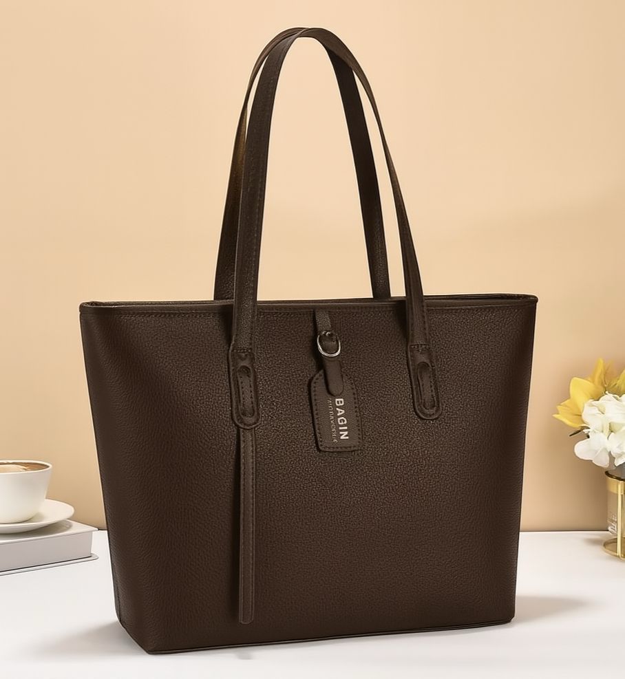 Classic Brown Tote – Elegant, Roomy, and Versatile